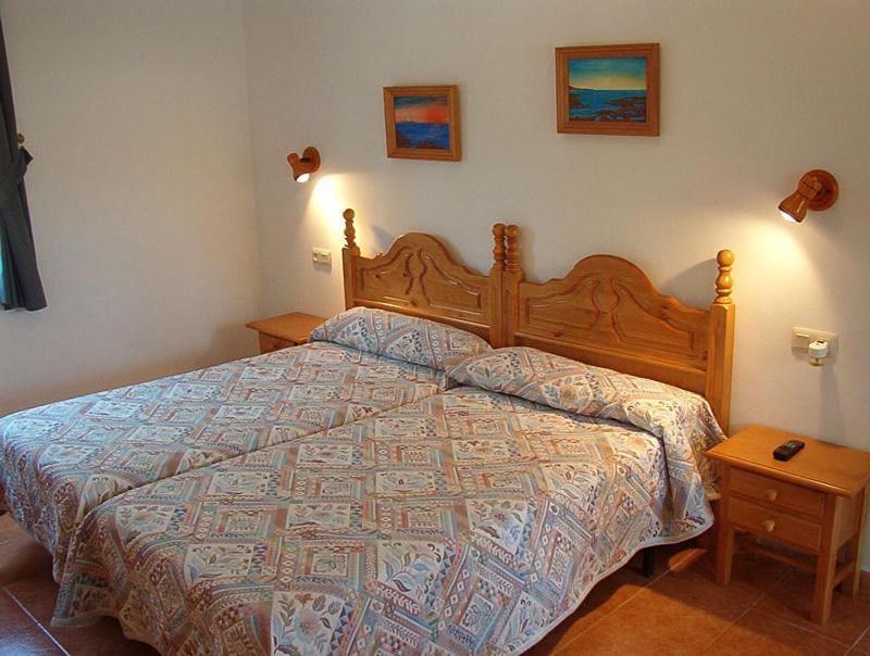 Hostal Las Acacias Los Canos De Meca Ruang foto