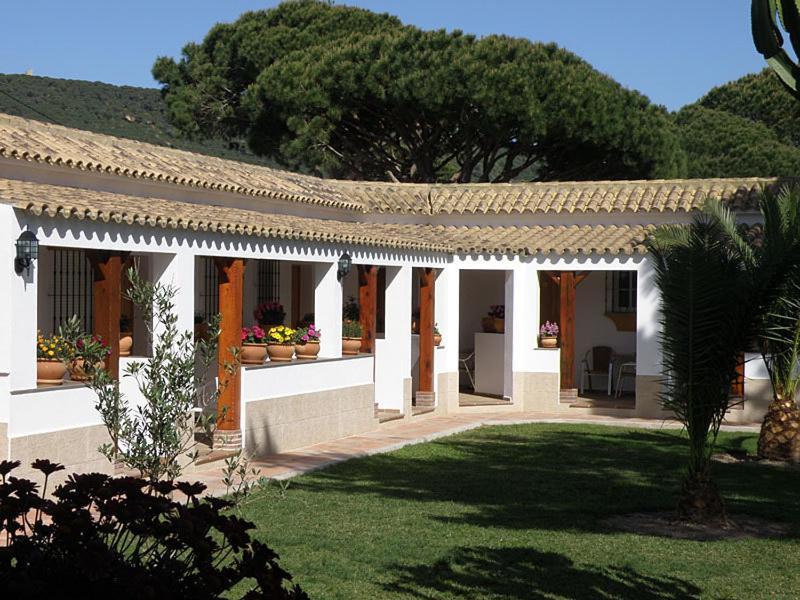 Hostal Las Acacias Los Canos De Meca Bagian luar foto