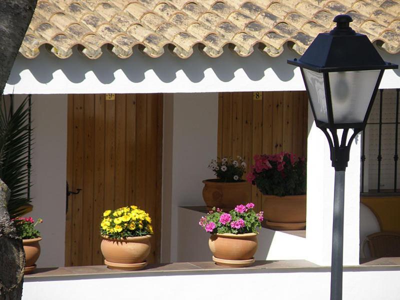 Hostal Las Acacias Los Canos De Meca Bagian luar foto